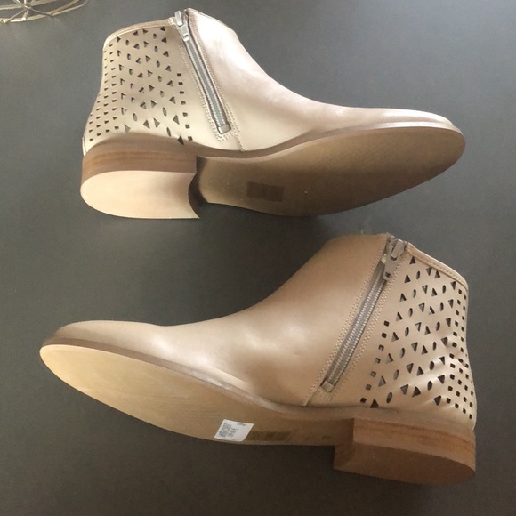 Selling boots - Picture 4 of 6